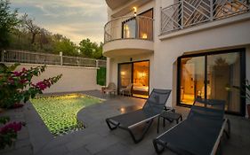 Icon Beach Suites Hotel Sovalye Island